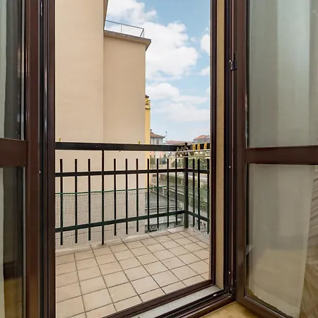 Minimal apartment near Bocconi University-2